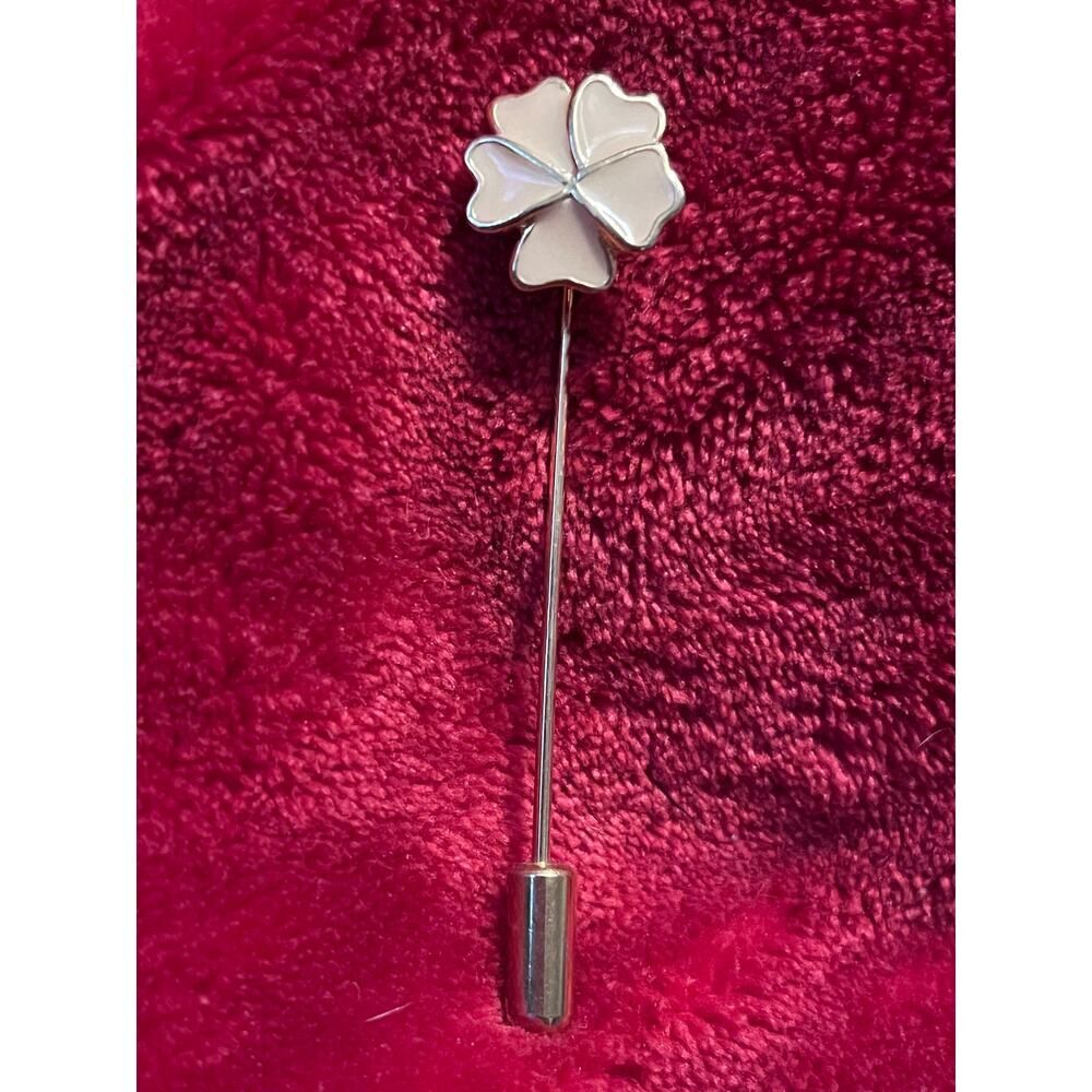 Vintage enamel 4 leaf clover lapel pin